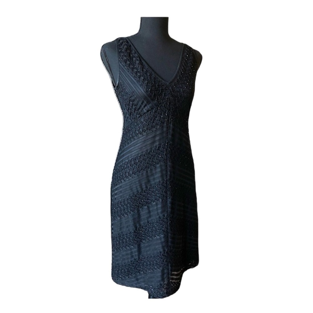 ADRIANNA PAPELL EVENING WOMEN'S BLACK SLEEVELESS V-NECK BEADED SHEATH LBD 4P